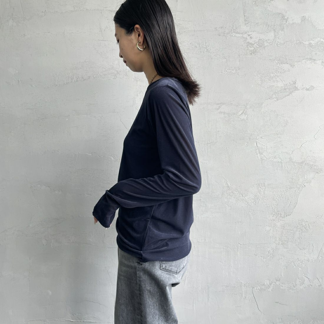nenom [ネノム] レイヤードシアーベロアカットソー [NE24132011] 16 NAVY&&モデル身長：163cm 着用サイズ：F&&