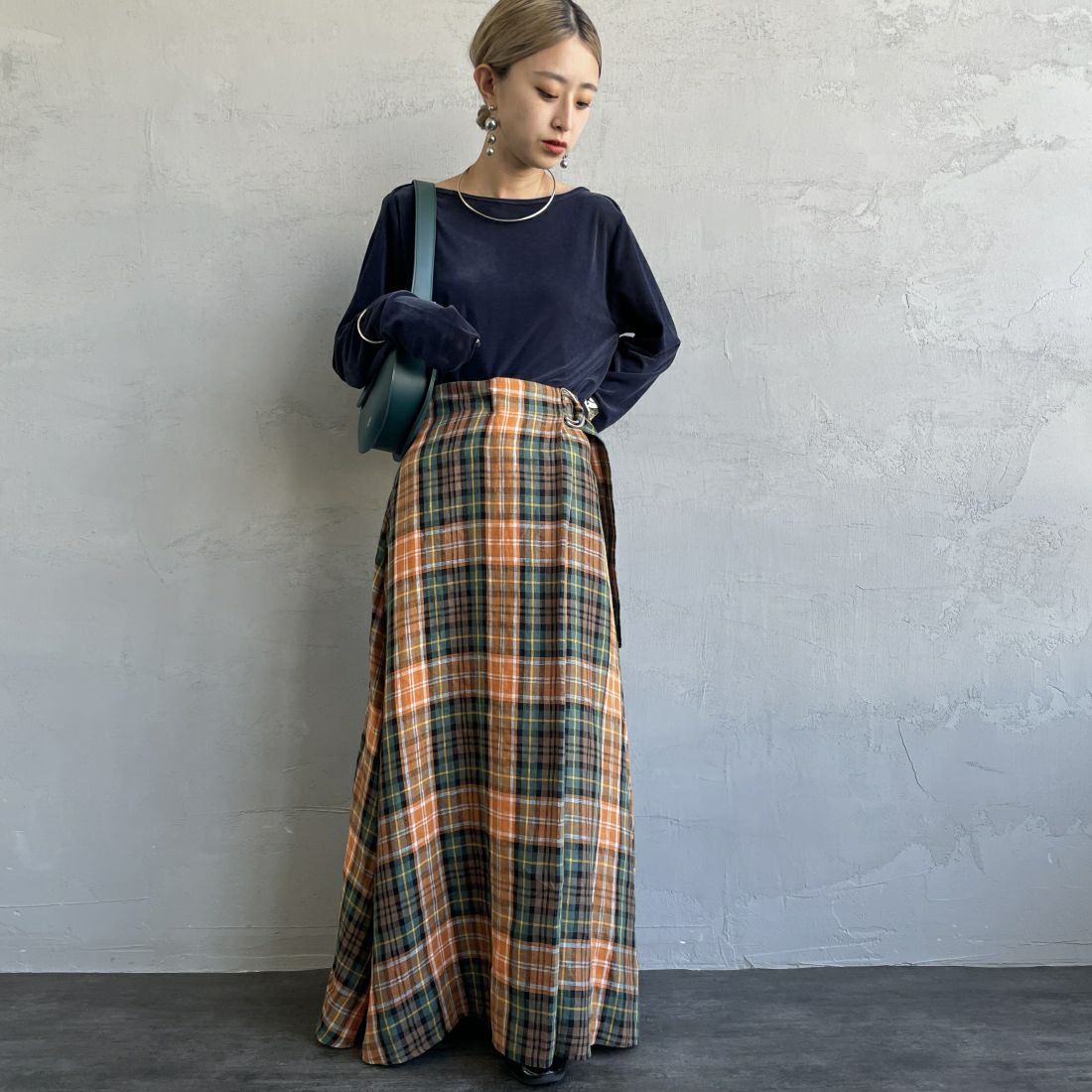 nenom [ネノム] レイヤードシアーベロアカットソー [NE24132011] 16 NAVY &&モデル身長：150cm 着用サイズ：F&&