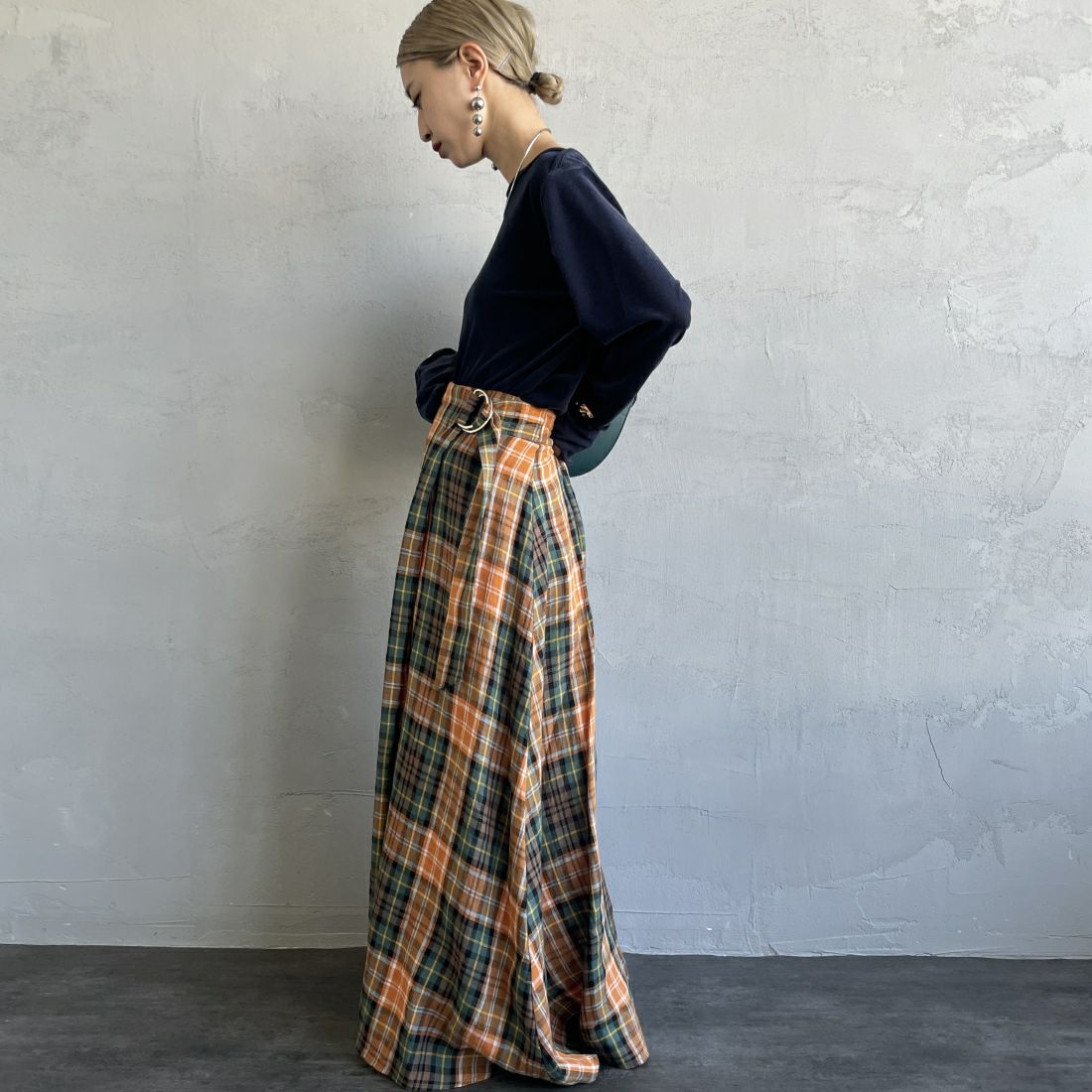 nenom [ネノム] レイヤードシアーベロアカットソー [NE24132011] 16 NAVY &&モデル身長：150cm 着用サイズ：F&&