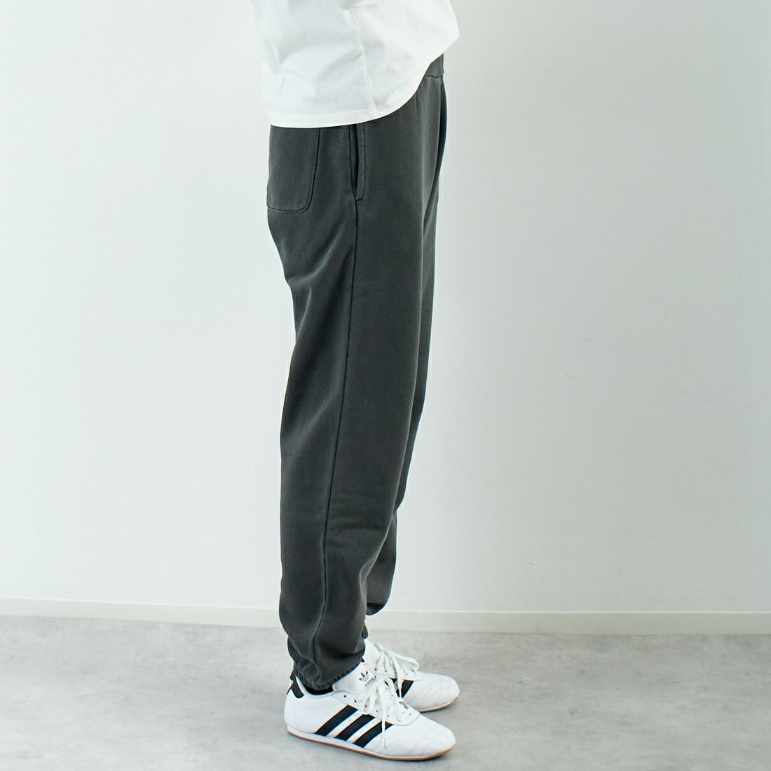 X-girl [エックスガール] フェイスロゴスウェットパンツ [105251031014] BLACK &&モデル身長：167cm 着用サイズ：S&&