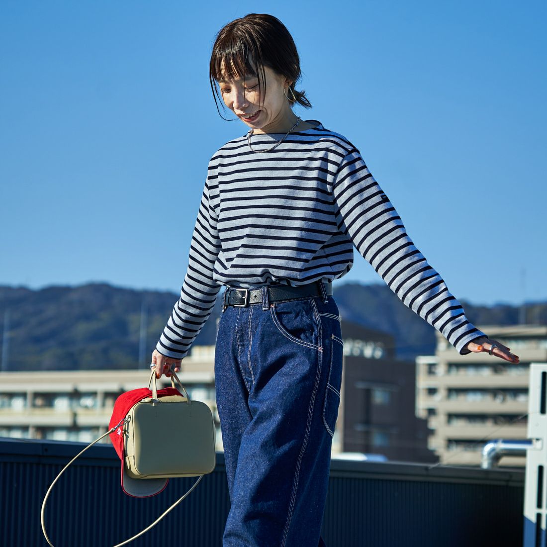 ST.JAMES [セントジェームス] 別注 バスクボーダーロングスリーブTシャツ [OUESSANT-JF] GRI/NAV&&モデル身長：158cm 着用サイズ：3&&