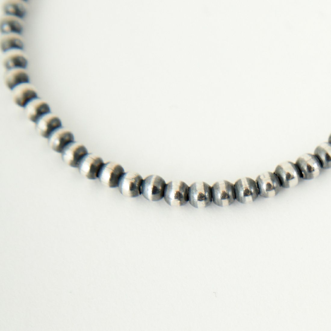 ERICKA NICOLAS BEGAY [エリッカ ニコラス ビゲイ] ナバホパール ブレスレット [EB100002000-3-18] OXDISE