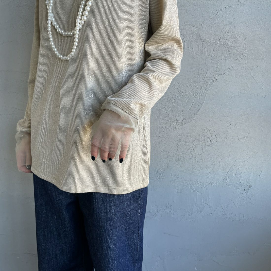 nenom [ネノム] シアーチュール袖切替 ロングスリーブラメカットソー [NE24132086] 22 BEIGE &&モデル身長：150cm 着用サイズ：F&&