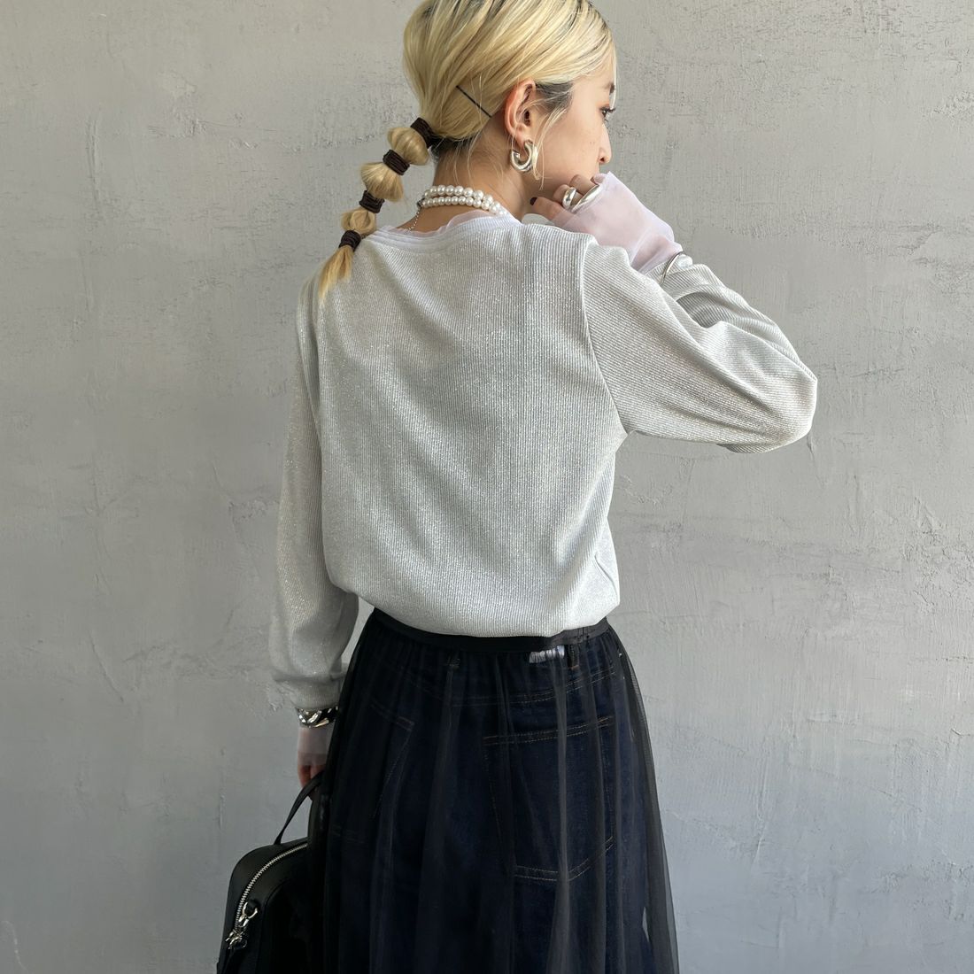 nenom [ネノム] シアーチュール袖切替 ロングスリーブラメカットソー [NE24132086] 02 OFF &&モデル身長：150cm 着用サイズ：F&&
