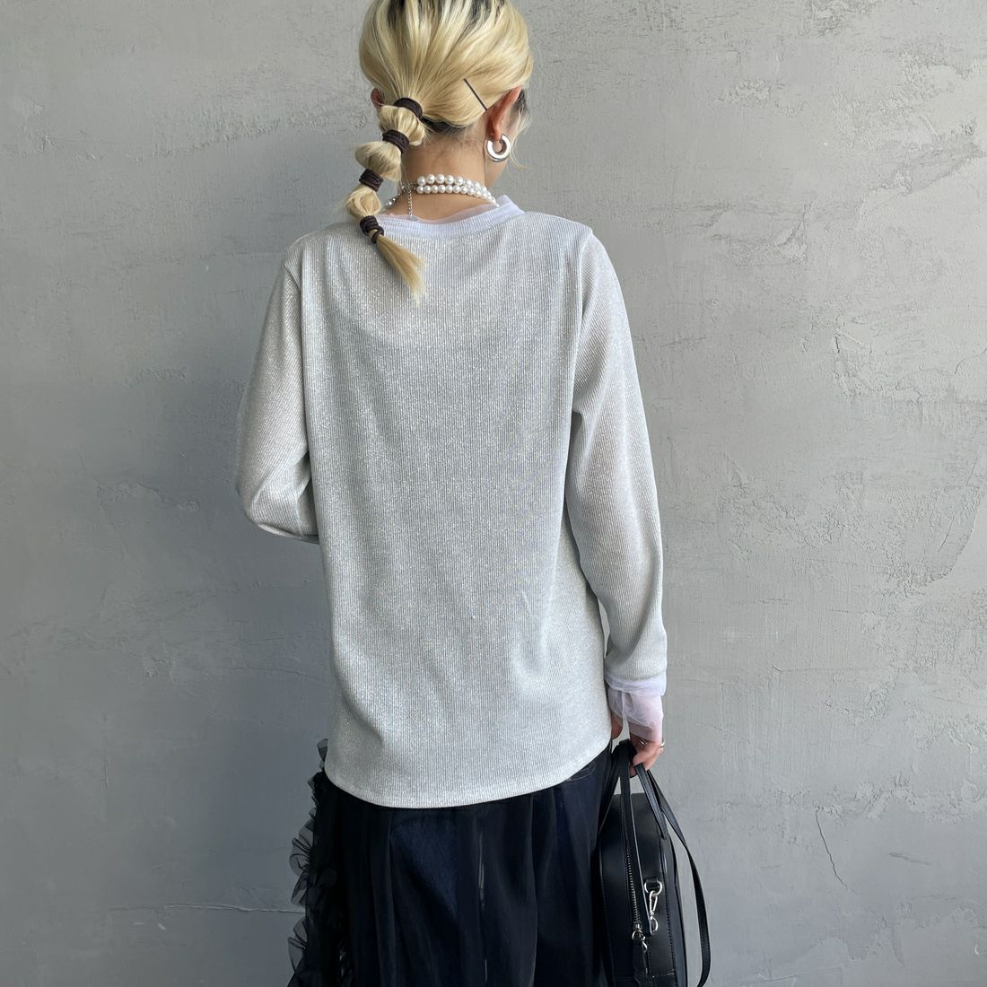 nenom [ネノム] シアーチュール袖切替 ロングスリーブラメカットソー [NE24132086] 02 OFF &&モデル身長：150cm 着用サイズ：F&&