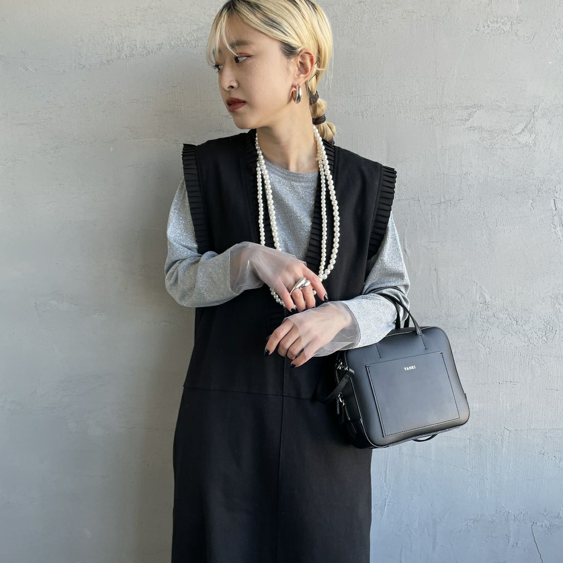 nenom [ネノム] シアーチュール袖切替 ロングスリーブラメカットソー [NE24132086] 07 GRAY &&モデル身長：150cm 着用サイズ：F&&