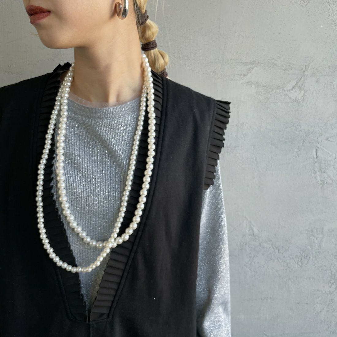 nenom [ネノム] シアーチュール袖切替 ロングスリーブラメカットソー [NE24132086] 07 GRAY &&モデル身長：150cm 着用サイズ：F&&