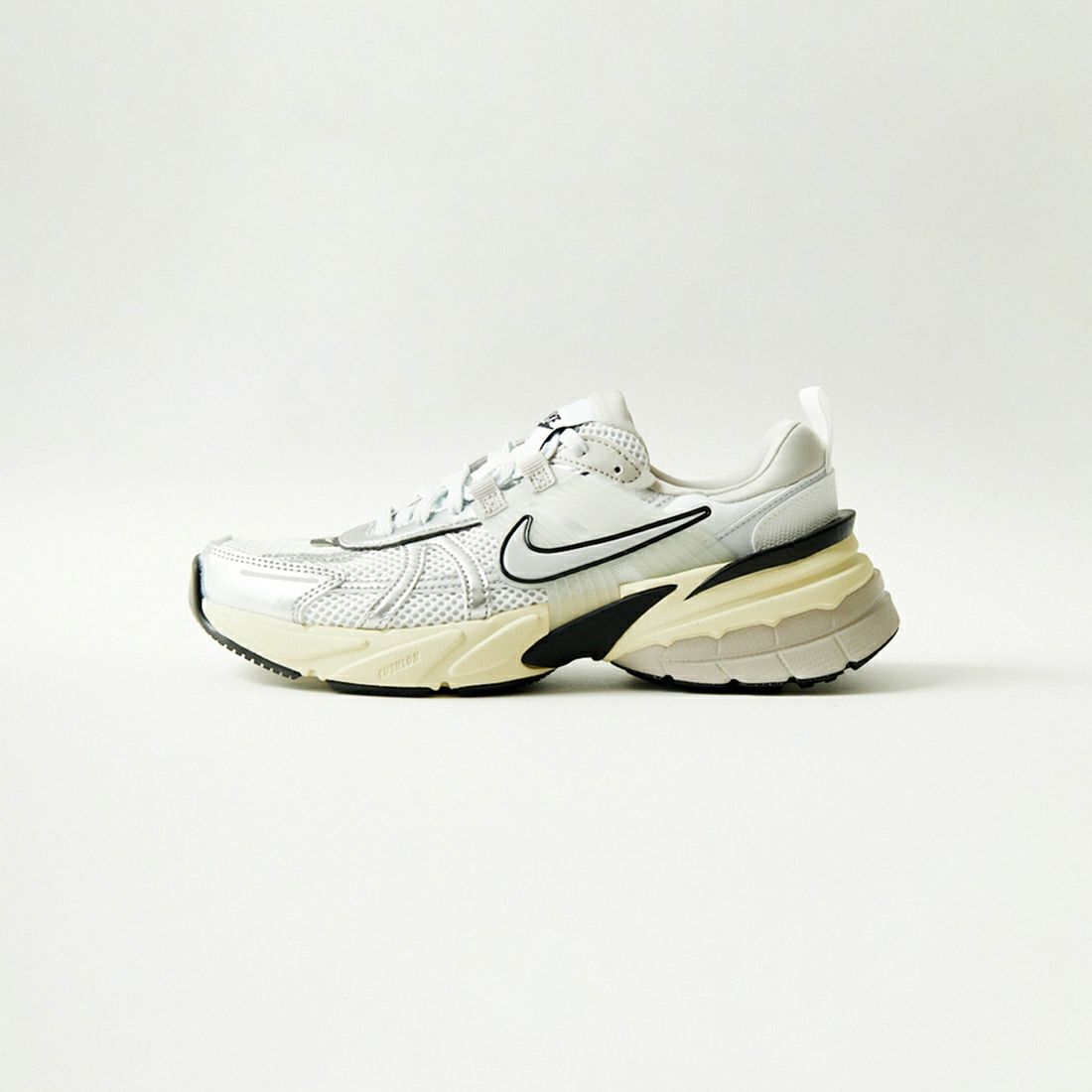 NIKE [ナイキ] V2K ラン [HJ4497]｜ジーンズファクトリー公式
