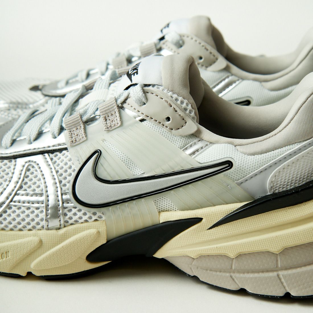 NIKE [ナイキ] V2K ラン [HJ4497] 100 SUMMIT