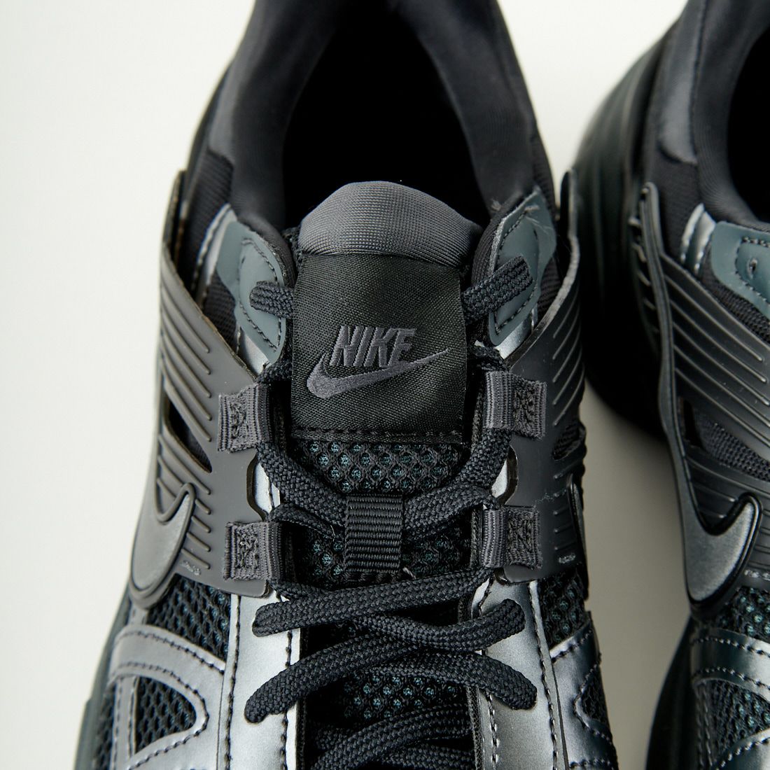 NIKE [ナイキ] V2K ラン [HJ4497] 001 BLACK