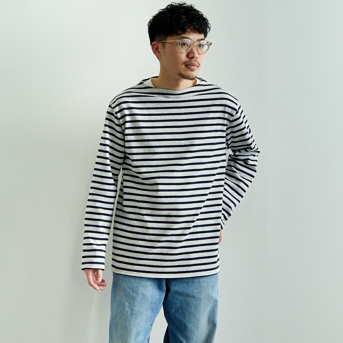 ST.JAMES [セントジェームス] 別注 バスクボーダーロングスリーブTシャツ [OUESSANT-JF] GRI/NAV&&モデル身長：168cm 着用サイズ：6&&
