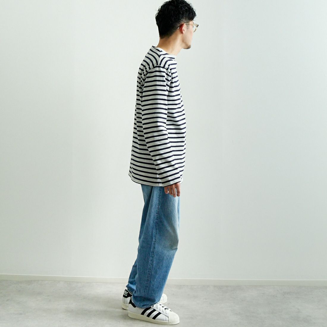 ST.JAMES [セントジェームス] 別注 バスクボーダーロングスリーブTシャツ [OUESSANT-JF] GRI/NAV&&モデル身長：168cm 着用サイズ：6&&