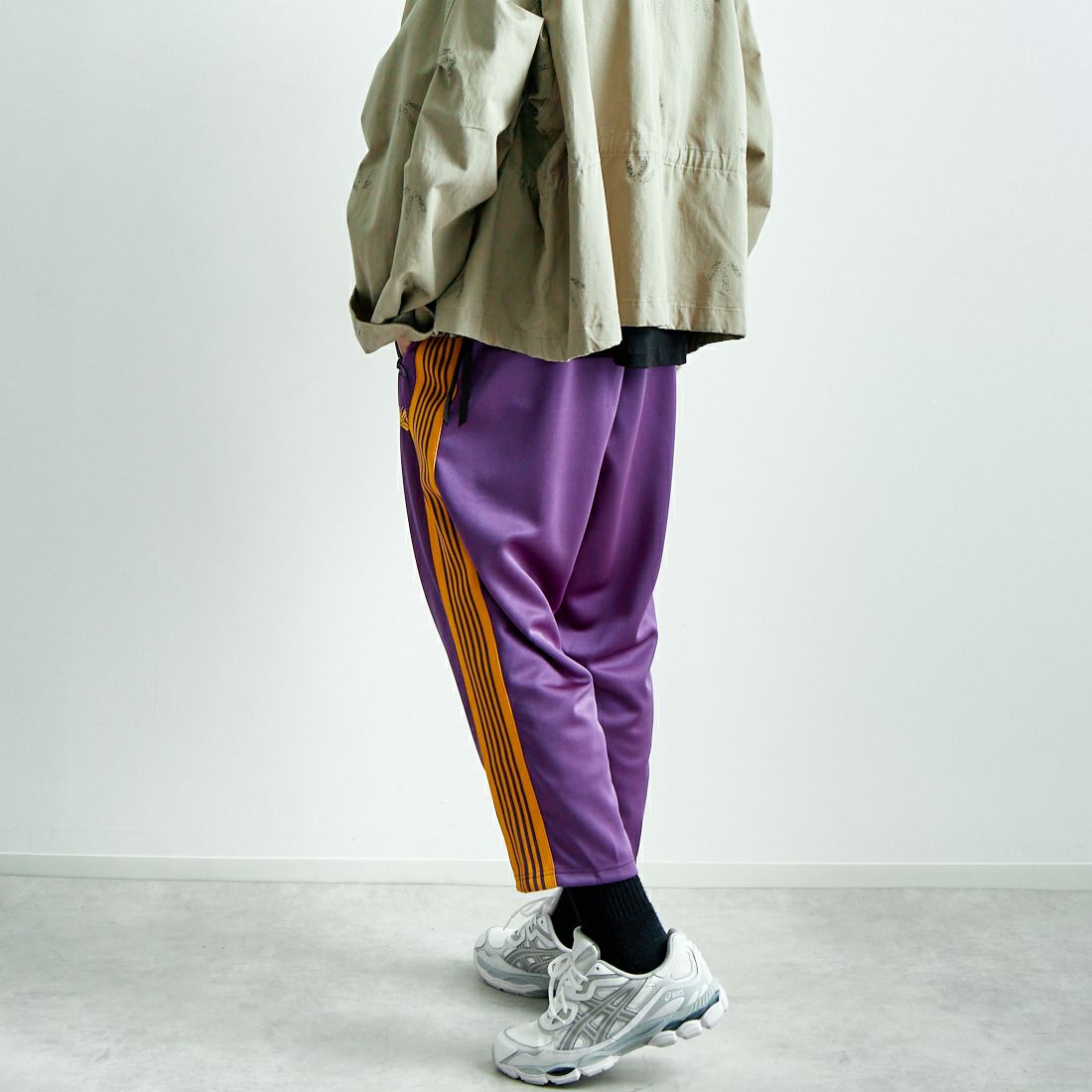 Needles [ニードルズ] ジョッパートラックパンツ [QV312] C PURPLE &&モデル身長：179cm 着用サイズ：M&&
