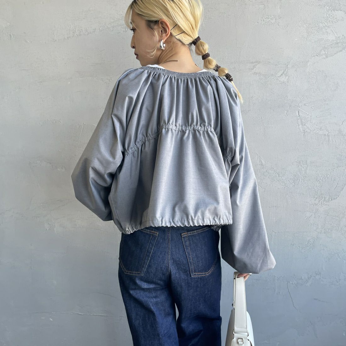 nenom [ネノム] マルチWAY ギャザーボレロブラウス [NE25112003] 07 GRAY &&モデル身長：150cm 着用サイズ：F&&