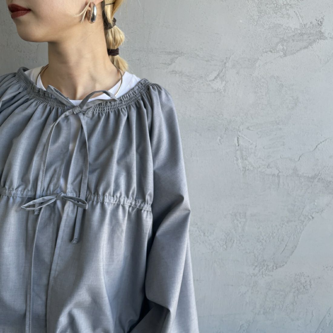 nenom [ネノム] マルチWAY ギャザーボレロブラウス [NE25112003] 07 GRAY &&モデル身長：150cm 着用サイズ：F&&