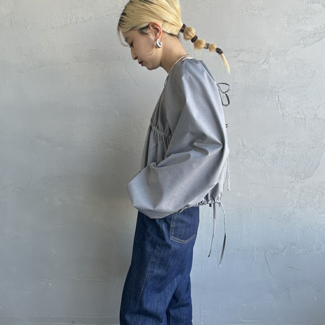 nenom [ネノム] マルチWAY ギャザーボレロブラウス [NE25112003] 07 GRAY &&モデル身長：150cm 着用サイズ：F&&