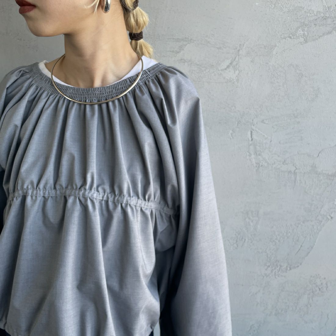 nenom [ネノム] マルチWAY ギャザーボレロブラウス [NE25112003] 07 GRAY &&モデル身長：150cm 着用サイズ：F&&
