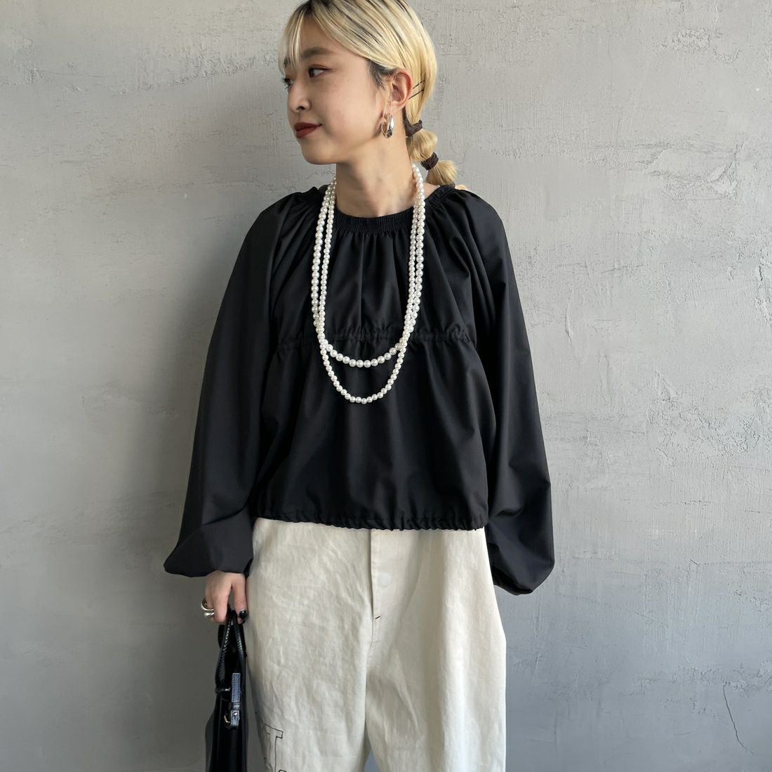 nenom [ネノム] マルチWAY ギャザーボレロブラウス [NE25112003] 09 BLACK &&モデル身長：150cm 着用サイズ：F&&