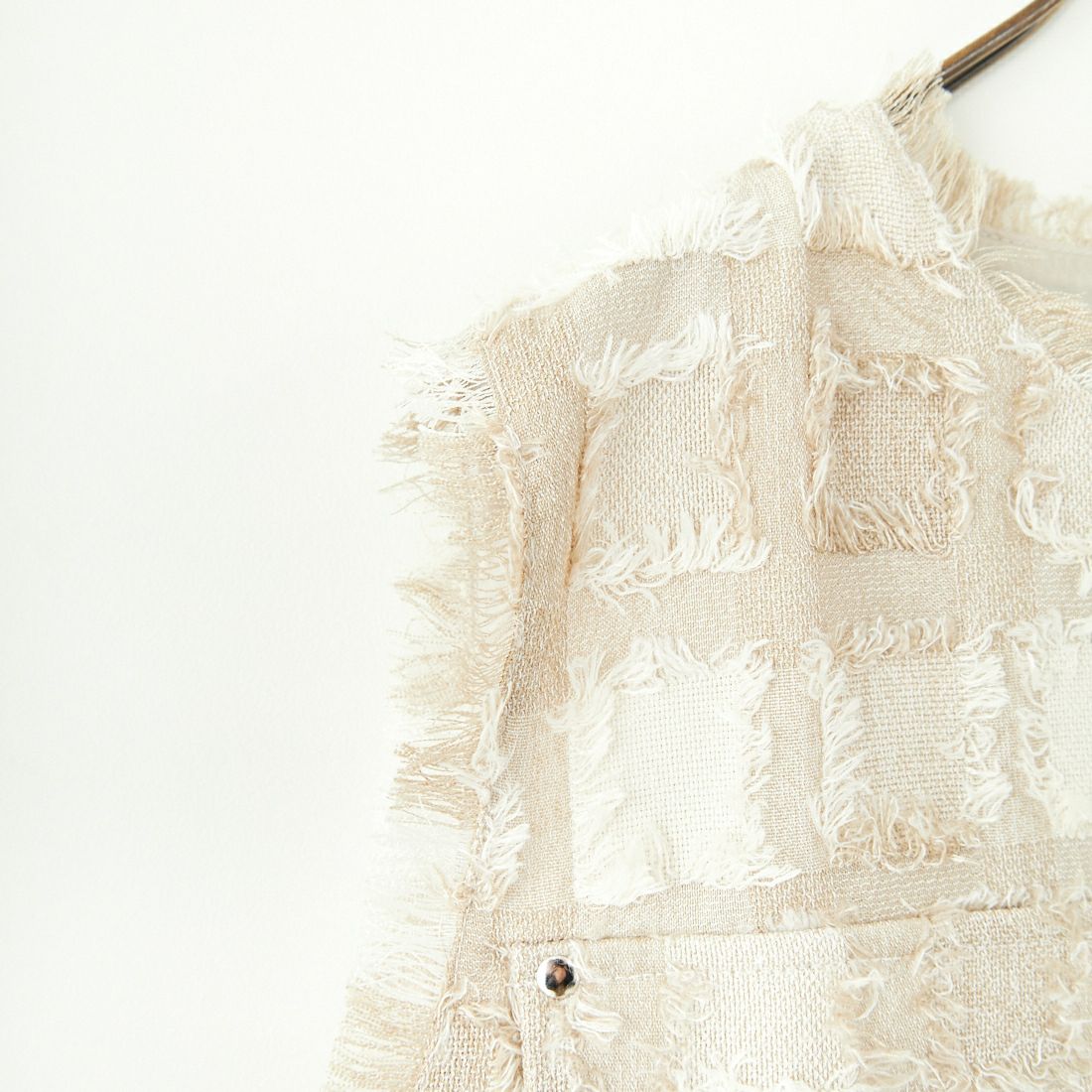 nenom [ネノム] ブロックフェザー ショートベスト [NE25112012] 22 BEIGE