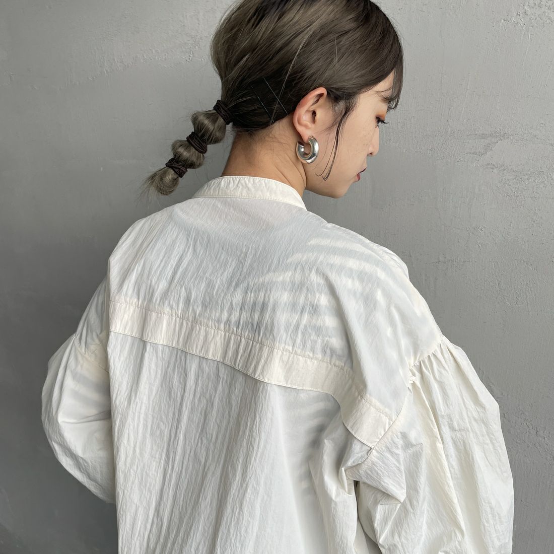 nenom [ネノム] バルーンスリーブ ドローコード付きブルゾン [NE25112005] 02 OFF &&モデル身長：150cm 着用サイズ：F&&