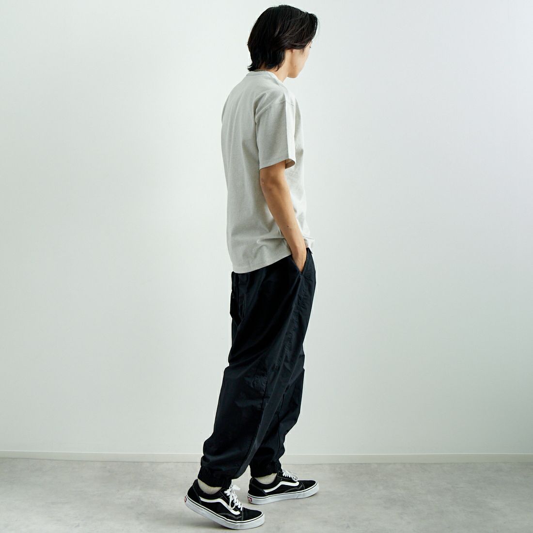 NIKE [ナイキ] プレミアム エッセンシャル Tシャツ [DO7393] 074 LIGHT &&モデル身長：179cm 着用サイズ：M&&