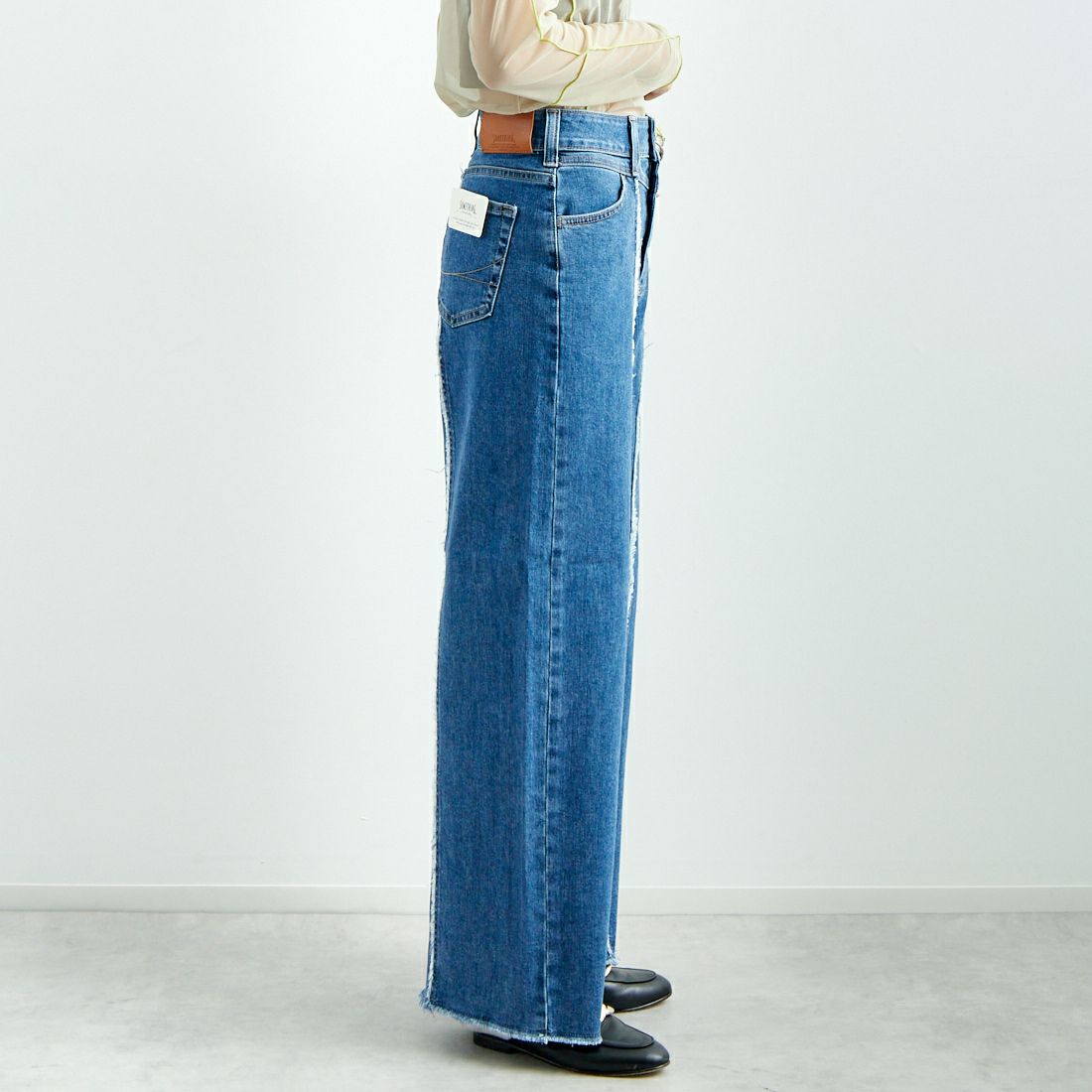 SOMETHING [サムシング] LISAフリンジワイドデニムパンツ [SEA581] 98 L.BLUE &&モデル身長：167cm 着用サイズ：M&&