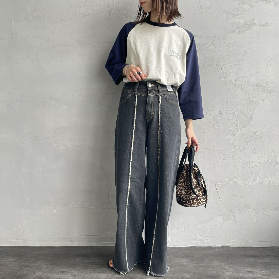 SOMETHING [サムシング] LISAフリンジワイドデニムパンツ [SEA581] 83 BLK USE &&モデル身長：158cm 着用サイズ：S&&