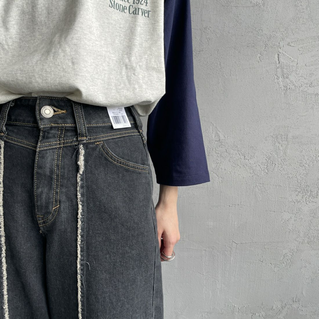SOMETHING [サムシング] LISAフリンジワイドデニムパンツ [SEA581] 83 BLK USE &&モデル身長：158cm 着用サイズ：S&&