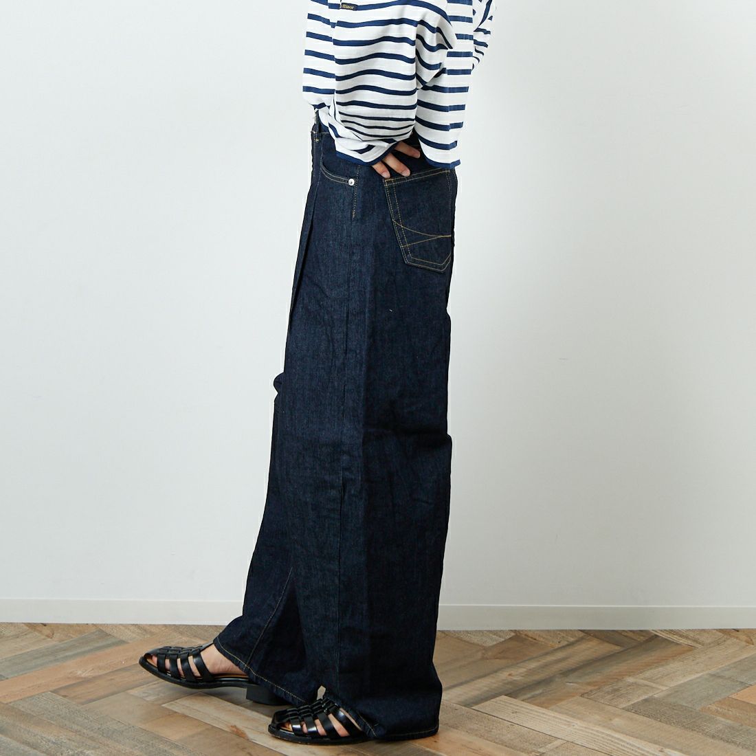 SOMETHING [サムシング] HANAタックカーブデニムパンツ [SEA880] 00 O.W &&モデル身長：160cm 着用サイズ：S&&