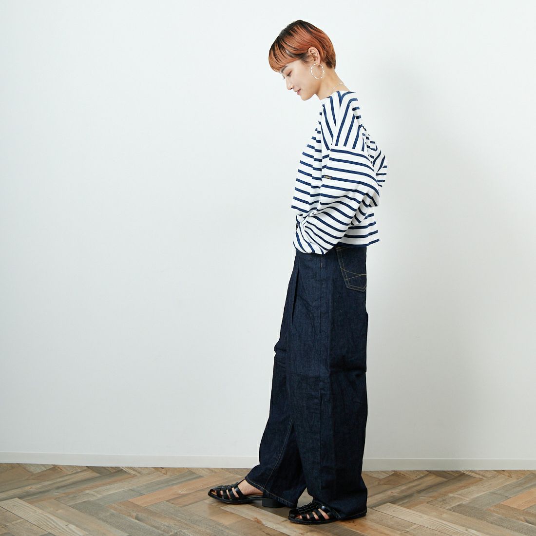 SOMETHING [サムシング] HANAタックカーブデニムパンツ [SEA880] 00 O.W &&モデル身長：160cm 着用サイズ：S&&