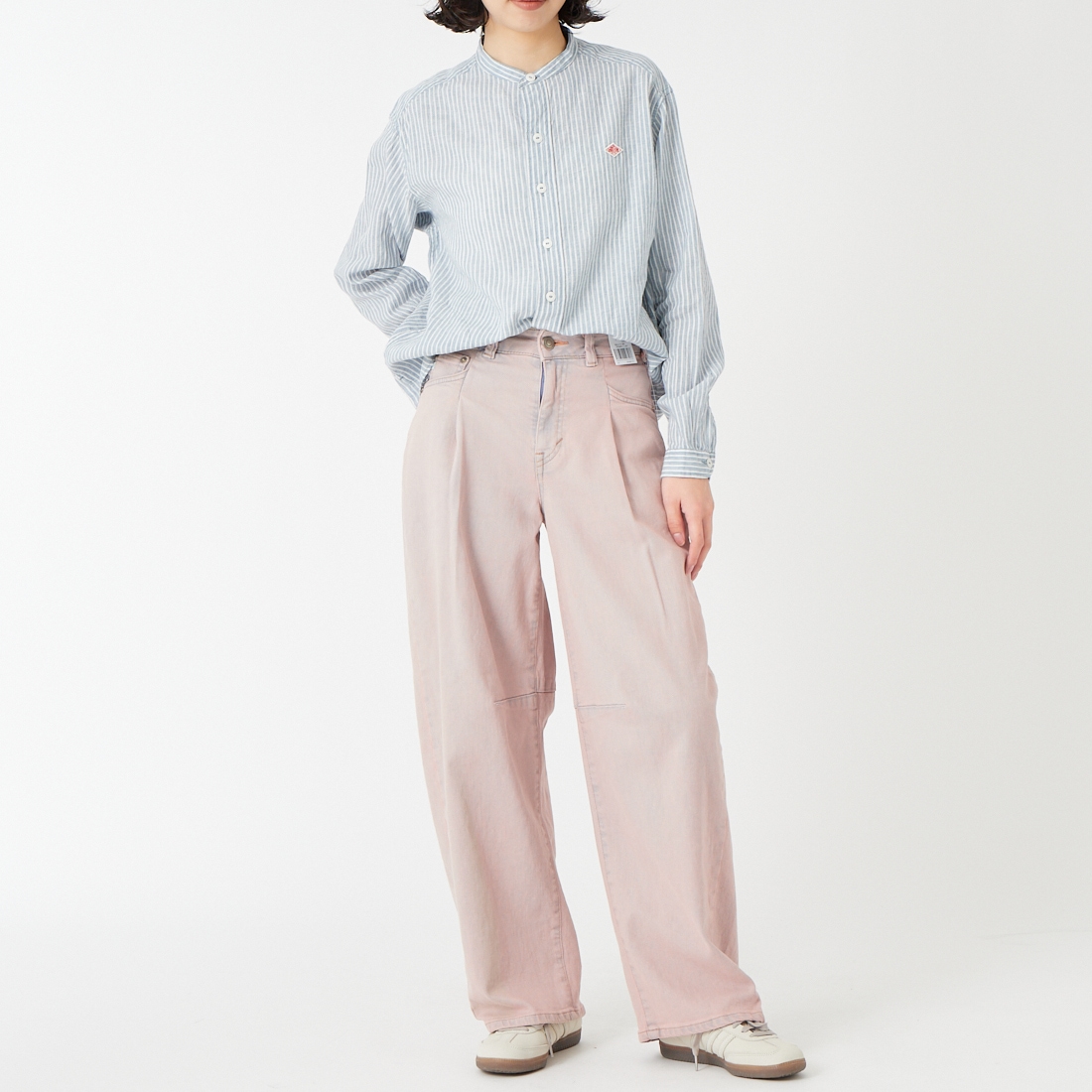 SOMETHING [サムシング] HANAタックカーブデニムパンツ [SEA880] 98 L.BLUE &&モデル身長：160cm 着用サイズ：S&&