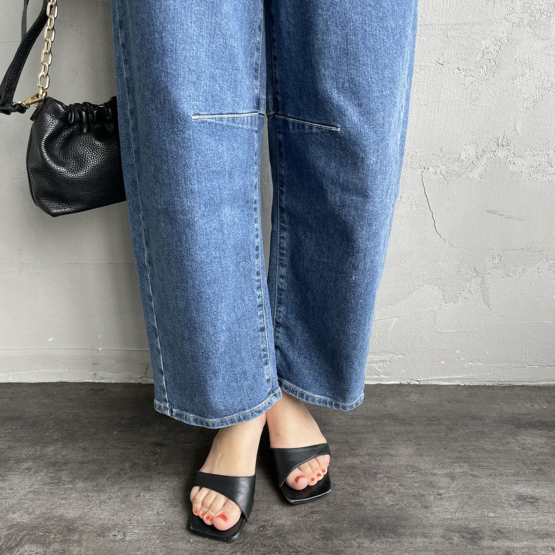 SOMETHING [サムシング] HANAタックカーブデニムパンツ [SEA880] 98 L.BLUE &&モデル身長：160cm 着用サイズ：XS&&