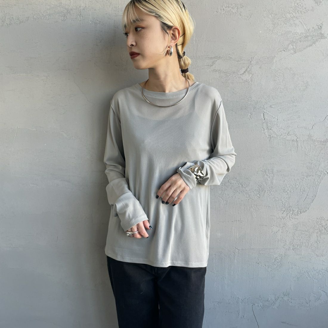 nenom [ネノム] クルーネック シアーカットソー [NE25112034] 07 GRAY &&モデル身長：150cm 着用サイズ：F&&