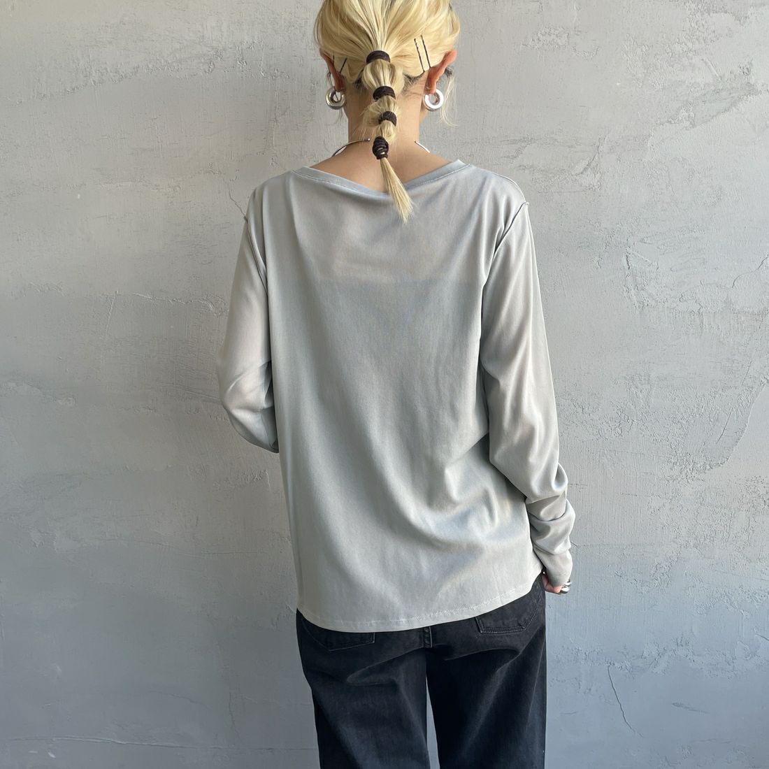 nenom [ネノム] クルーネック シアーカットソー [NE25112034] 07 GRAY &&モデル身長：150cm 着用サイズ：F&&