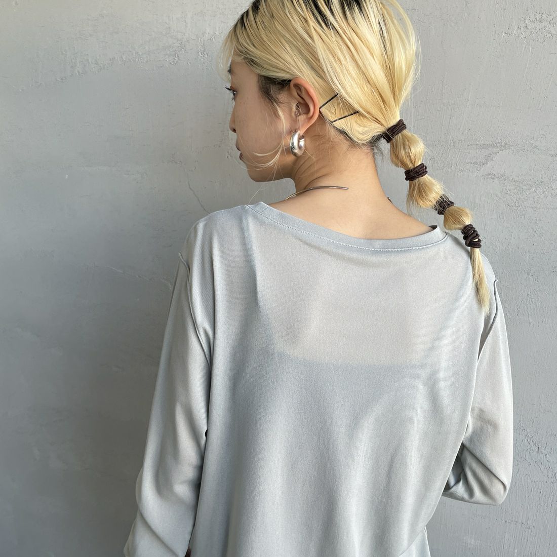 nenom [ネノム] クルーネック シアーカットソー [NE25112034] 07 GRAY &&モデル身長：150cm 着用サイズ：F&&
