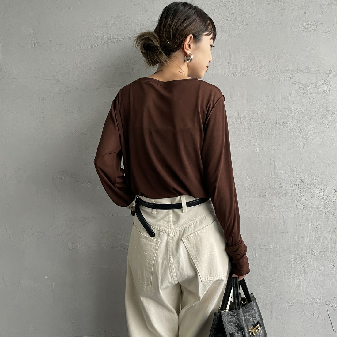 nenom [ネノム] クルーネック シアーカットソー [NE25112034] 07 GRAY &&モデル身長：150cm 着用サイズ：F&&