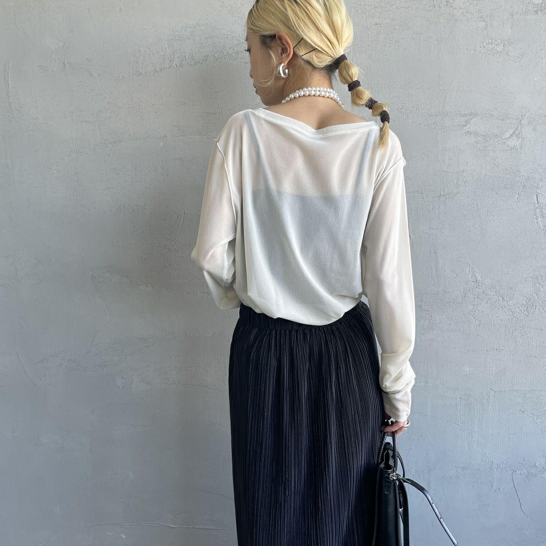 nenom [ネノム] クルーネック シアーカットソー [NE25112034] 02 OFF &&モデル身長：150cm 着用サイズ：F&&