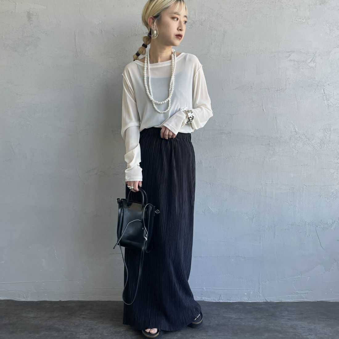 nenom [ネノム] クルーネック シアーカットソー [NE25112034] 02 OFF &&モデル身長：150cm 着用サイズ：F&&