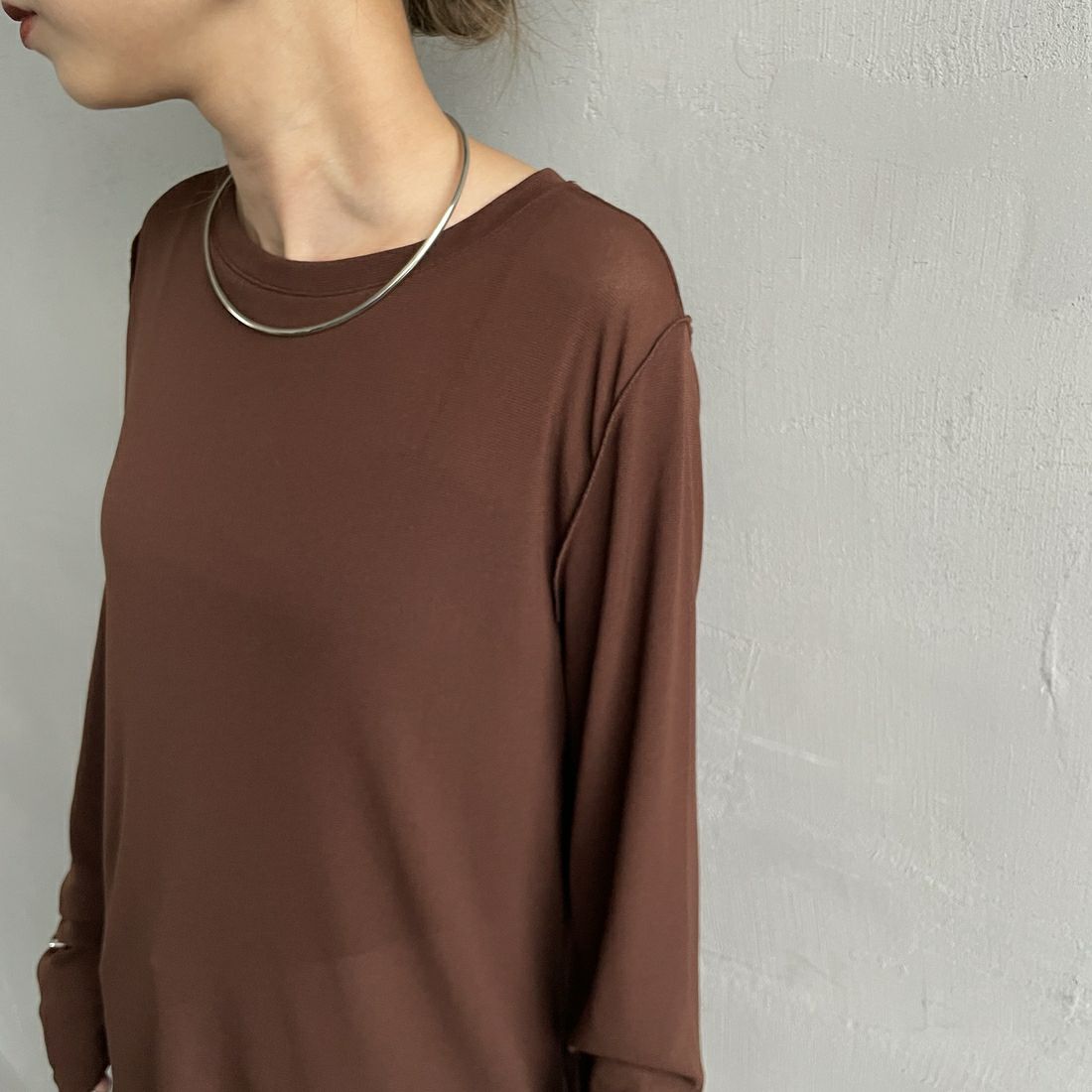 nenom [ネノム] クルーネック シアーカットソー [NE25112034] 02 OFF &&モデル身長：150cm 着用サイズ：F&&