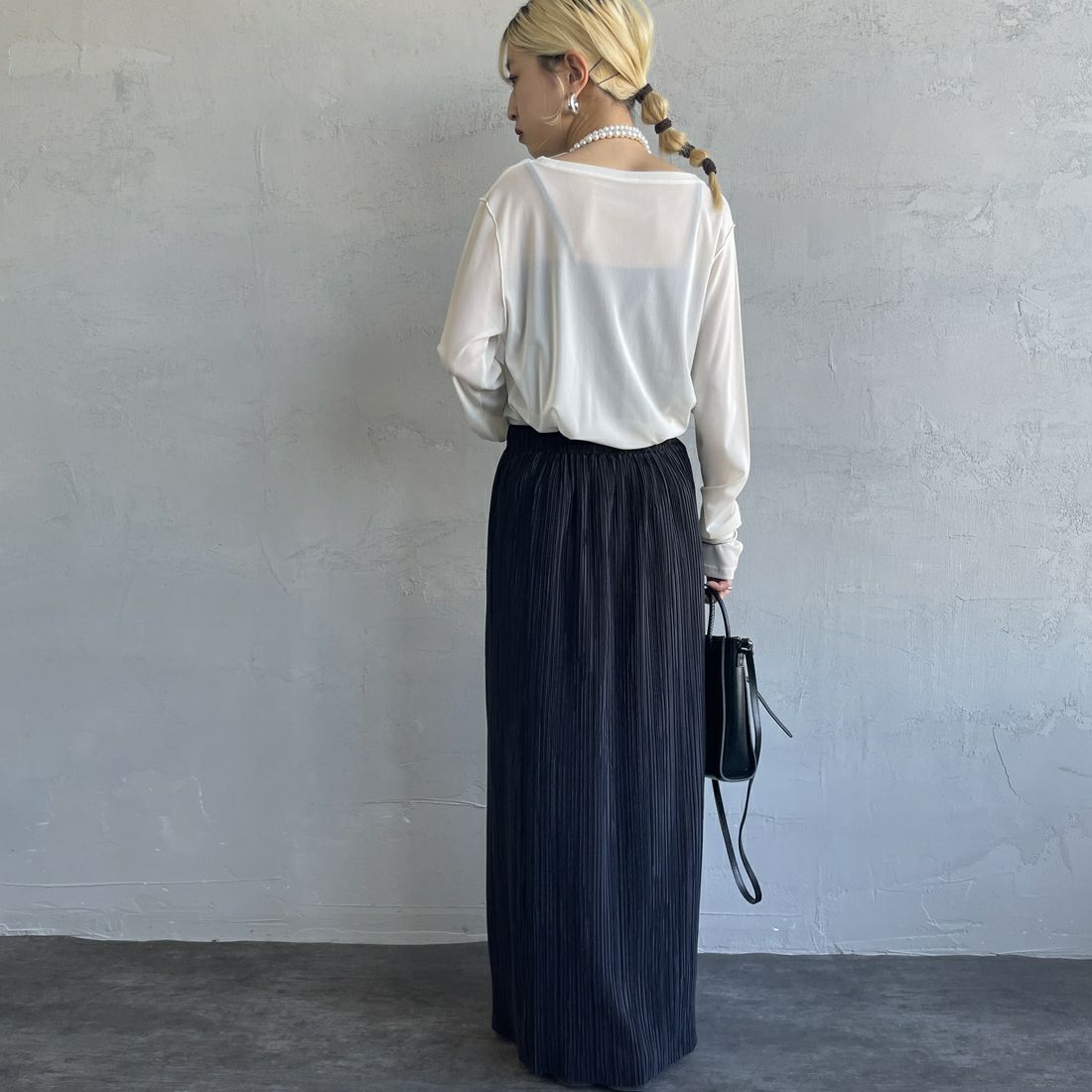 nenom [ネノム] クルーネック シアーカットソー [NE25112034] 31 YELLOW &&モデル身長：150cm 着用サイズ：F&&