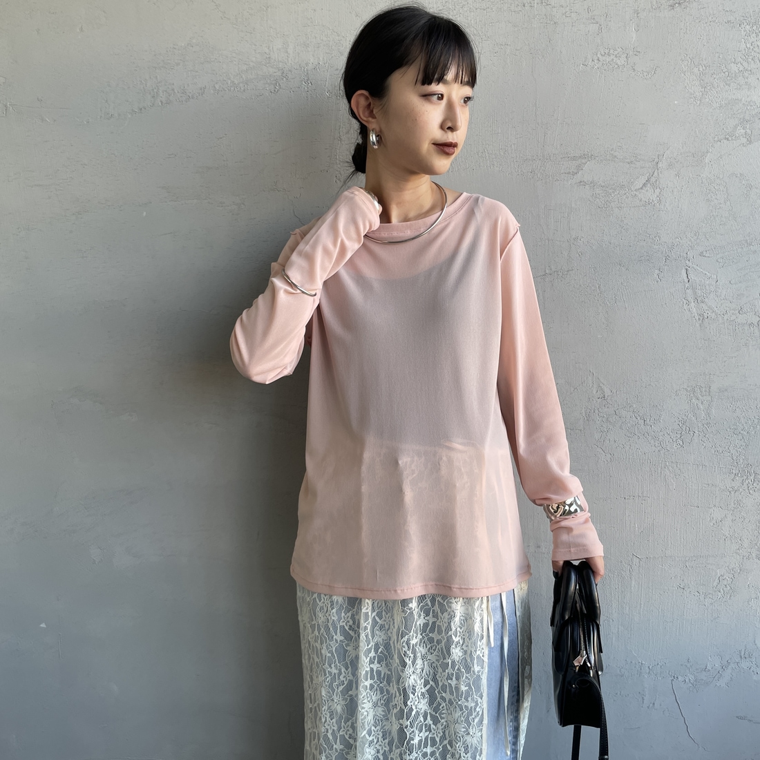 nenom [ネノム] クルーネック シアーカットソー [NE25112034] 41 PINK &&モデル身長：150cm 着用サイズ：F&&