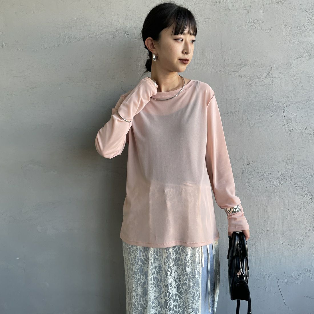 nenom [ネノム] クルーネック シアーカットソー [NE25112034] 41 PINK &&モデル身長：150cm 着用サイズ：F&&