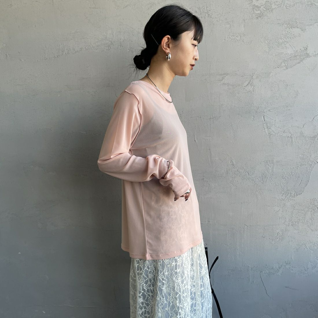 nenom [ネノム] クルーネック シアーカットソー [NE25112034] 41 PINK &&モデル身長：150cm 着用サイズ：F&&