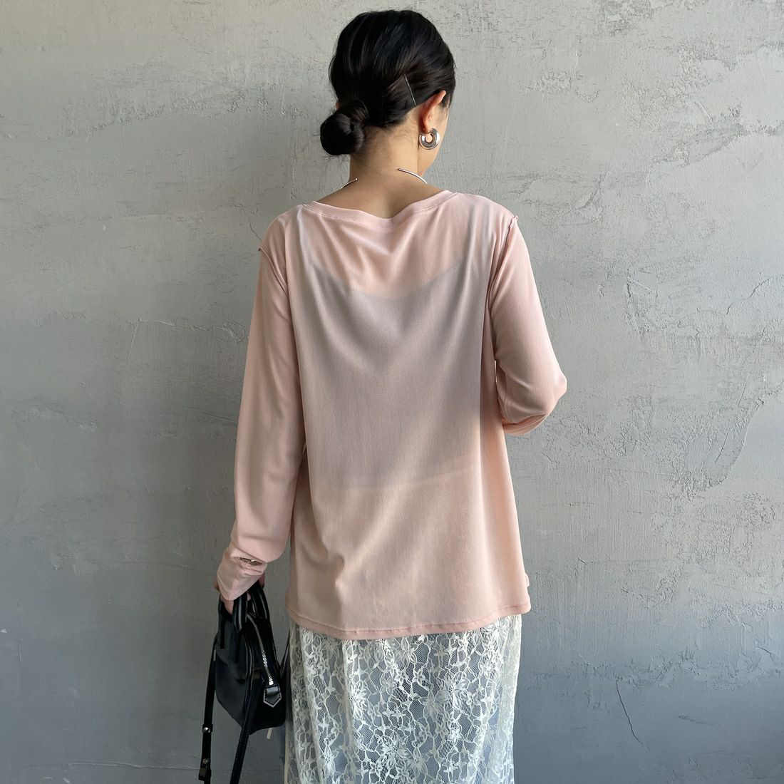 nenom [ネノム] クルーネック シアーカットソー [NE25112034] 41 PINK &&モデル身長：150cm 着用サイズ：F&&