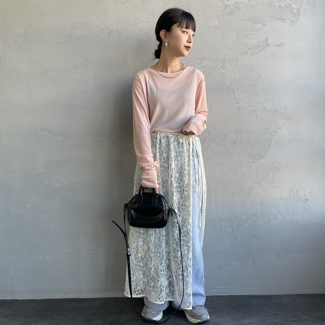 nenom [ネノム] クルーネック シアーカットソー [NE25112034] 41 PINK &&モデル身長：150cm 着用サイズ：F&&