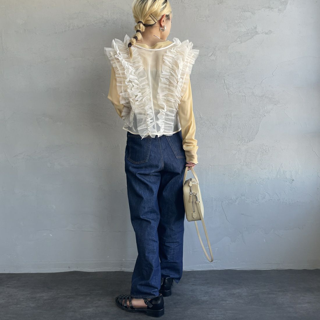 nenom [ネノム] クルーネック シアーカットソー [NE25112034] 08 CHARCOA &&モデル身長：160cm 着用サイズ：F&&