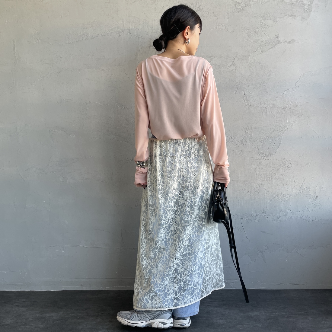 nenom [ネノム] クルーネック シアーカットソー [NE25112034] 41 PINK &&モデル身長：150cm 着用サイズ：F&&