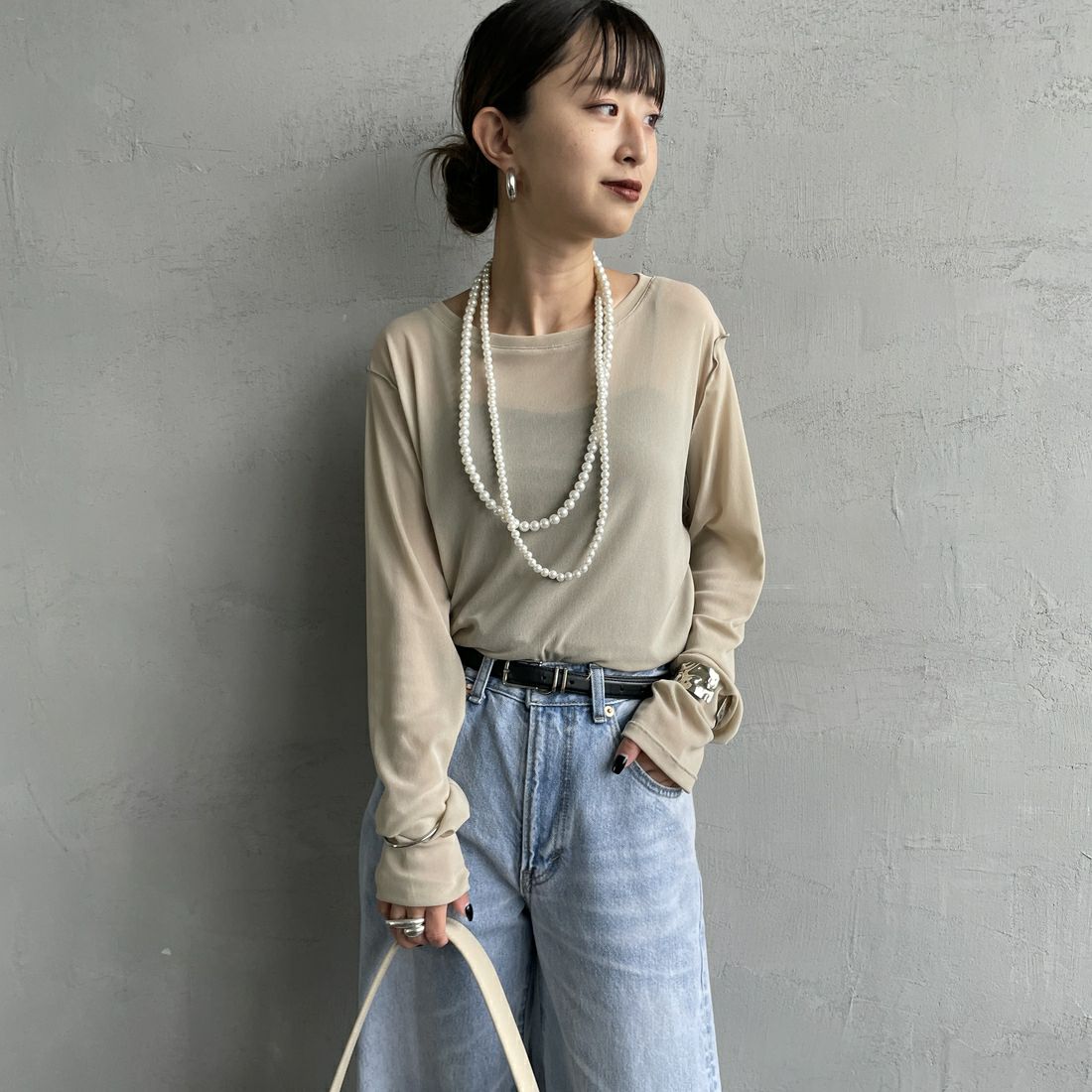 nenom [ネノム] クルーネック シアーカットソー [NE25112034] 08 CHARCOA &&モデル身長：160cm 着用サイズ：F&&
