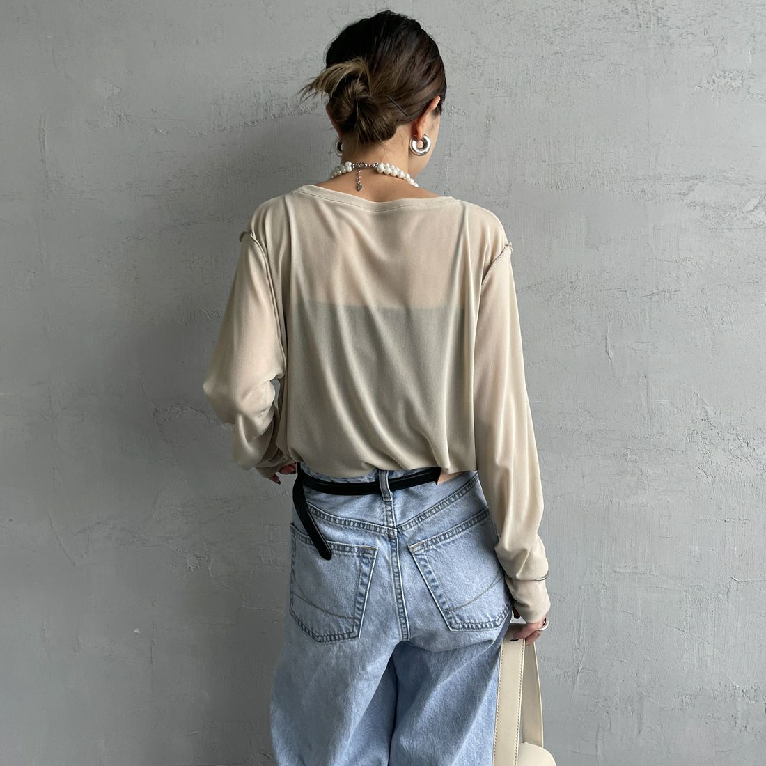 nenom [ネノム] クルーネック シアーカットソー [NE25112034] 08 CHARCOA &&モデル身長：160cm 着用サイズ：F&&
