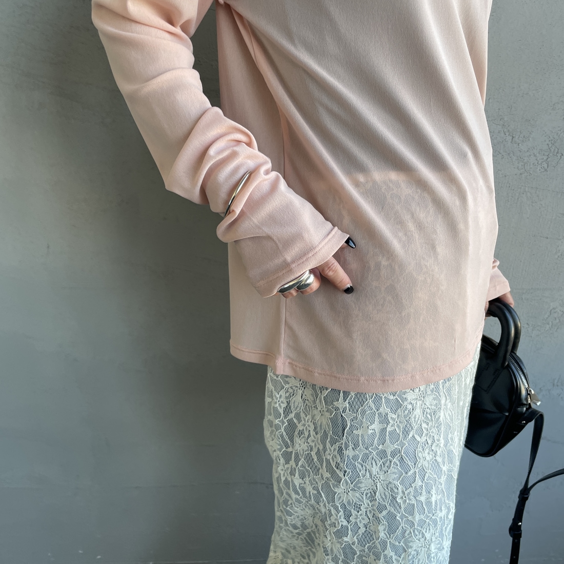 nenom [ネノム] クルーネック シアーカットソー [NE25112034] 41 PINK &&モデル身長：150cm 着用サイズ：F&&